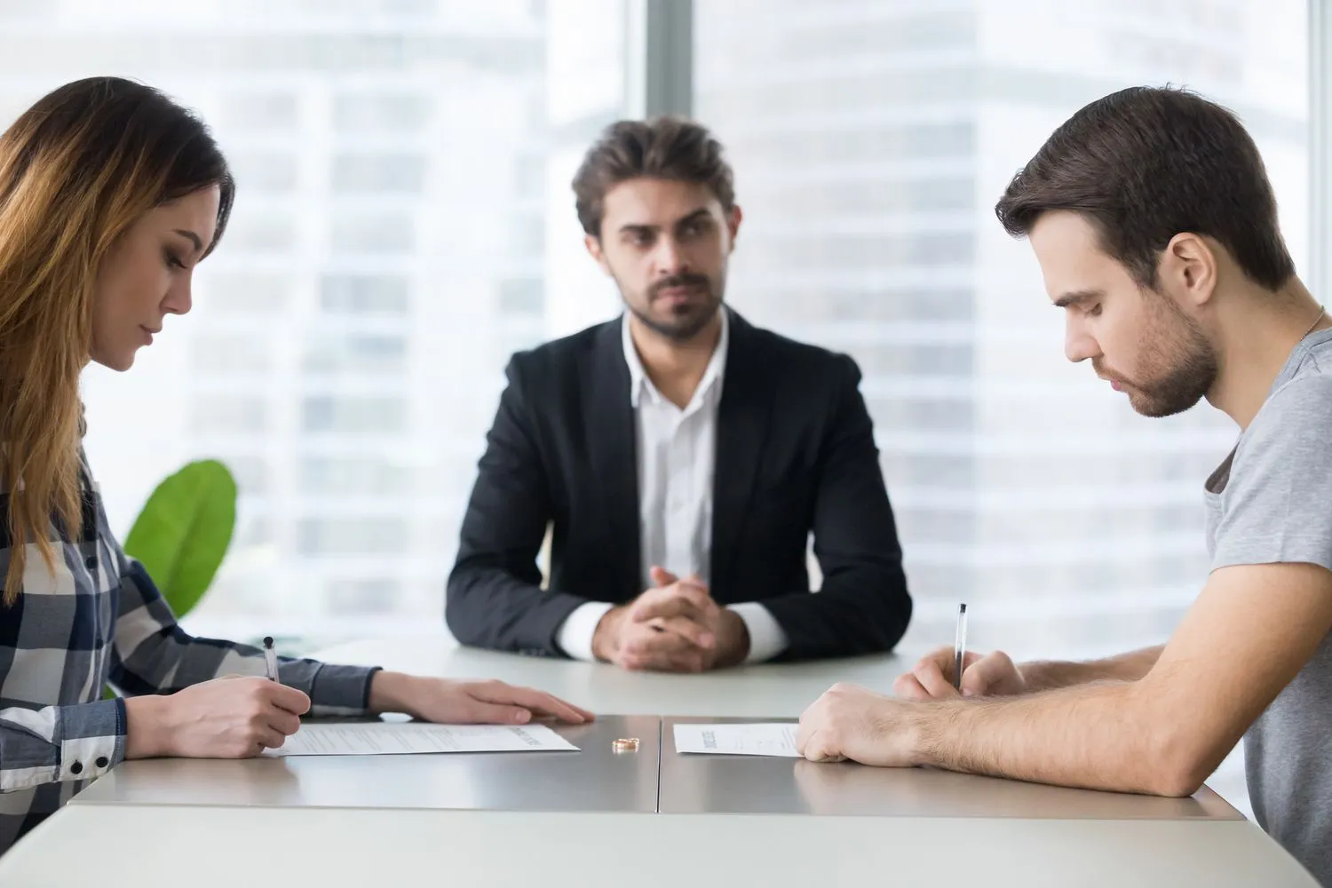 How EH Mediation Guides Couples Toward Fair and Balanced Outcomes Oldham